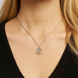  - FRAME E INITIAL NECKLACE (1)
